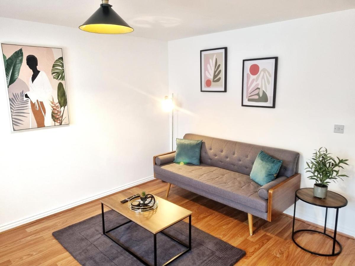 Modern & Spacious 3 Bedrooms And 2 Bathrooms Home, Free Parking! Cambridge  Bagian luar foto