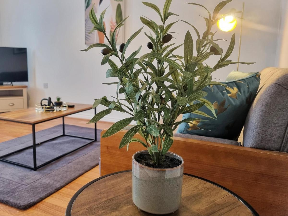 Modern & Spacious 3 Bedrooms And 2 Bathrooms Home, Free Parking! Cambridge  Bagian luar foto